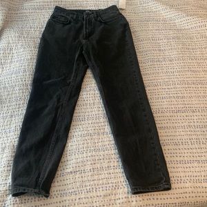Black Urban Outfitters High Waisted Mom Jeans. Tapered Leg To Fit 26W.